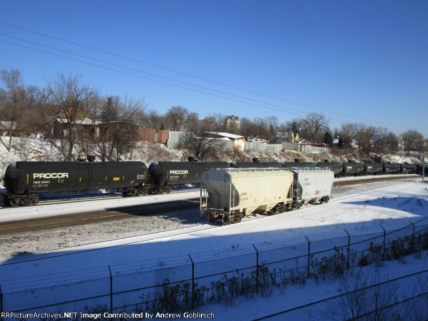 BNBX 120765, NAHX 503642 + PROX Tank Cars